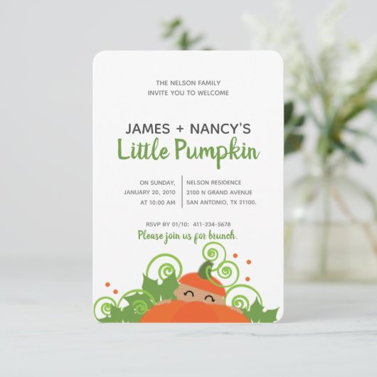小さなカボチャのベビーシャワー少年の黒い肌色 招待状 (スタンド正面)