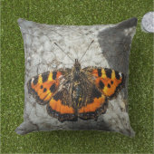 小さなカメの蝶 アウトドアクッション (芝生)