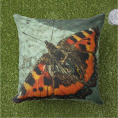小さなカメの蝶 アウトドアクッション (芝生)