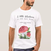 小さなキノコがやってくるベビーシャワーの招待状 Tシャツ (正面)