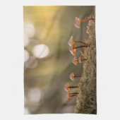 小さなキノコの自然写真 キッチンタオル (縦)