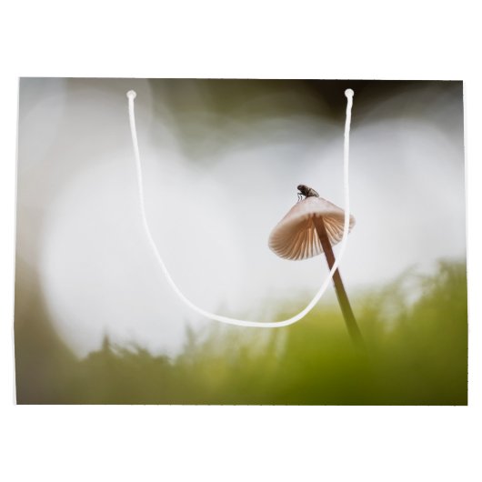 小さなキノコ自然写真 ラージペーパーバッグ (裏面)