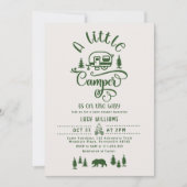 小さなキャンパーが緑の森に向かっている 招待状 (正面)
