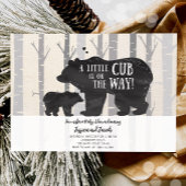 小さなクマの子どもが赤ちゃんシャワーを浴びる 招待状