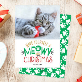 小さなクリスマスのペット猫の写真を撮る シーズンカード