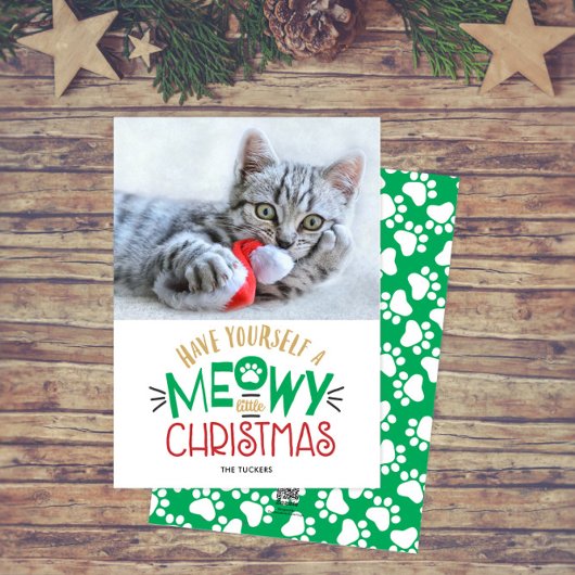 小さなクリスマスのペット猫の写真を撮る シーズンカード