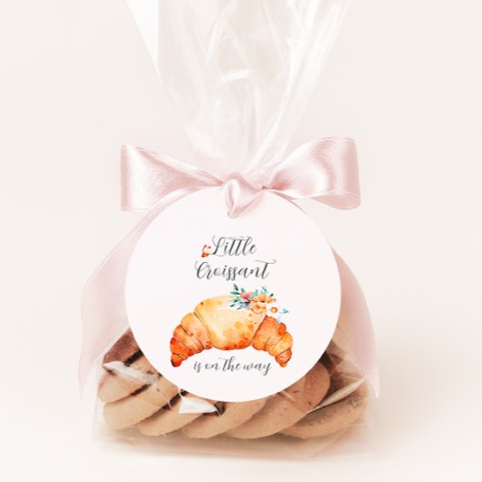 小さなクロワッサンが赤ちゃんシャワーの途中にある フェイバータグ