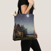 小さなコテージが月明かりの中 トートバッグ (クローズアップ)