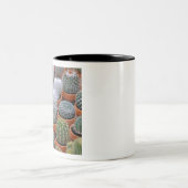 小さなサボテンの植物 ツートーンマグカップ (中央)