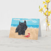 小さなスコッティはビーチでカニを発見した カード (黄色い花)