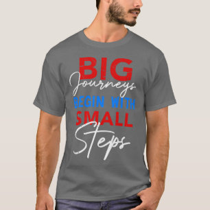 小さなステップから大きな旅が始感動的まる Tシャツ