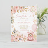 小さなスノーフレークのピンクのフローラクマ赤ちゃんシャワー 招待状 (スタンド正面)