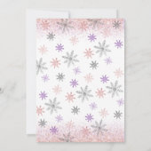 小さなスノーフレークのピンクの冬の女の子の赤ちゃんシャワー 招待状 (裏面)