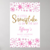 小さなスノーフレークのピンクの赤ちゃんシャワー歓迎サイン ポスター (正面)