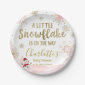 小さなスノーフレークのピンクの赤ちゃんシャワー ペーパープレート (正面)