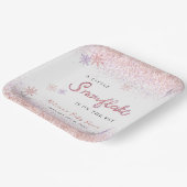 小さなスノーフレーク冬ピンクの女の子の赤ちゃんシャワー ペーパープレート (傾斜あり)