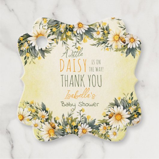 小さなデイジーが途中のフローラの赤ちゃんシャワー フェイバータグ (正面)