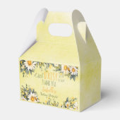 小さなデイジーが途中のフローラの赤ちゃんシャワー フェイバーボックス (裏面サイド)