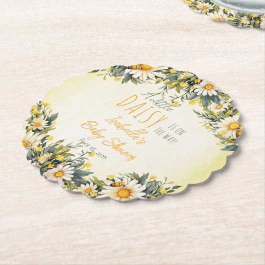 小さなデイジーが途中のフローラの赤ちゃんシャワー ペーパーコースター (アングル)