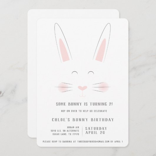 小さなバニーが誕生日の招待状を持っている! 招待状 (正面/裏面)