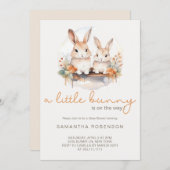 小さなバニーが赤ちゃんシャワーの途中にある 招待状 (正面/裏面)