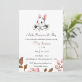 小さなバニーが途中にある招待状、ベビー 招待状 (スタンド正面)