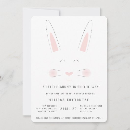 小さなバニーが途中の赤ちゃんシャワー招待状 招待状 (正面)