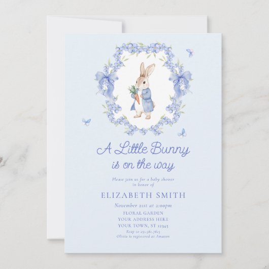 小さなバニーが青い赤ちゃんシャワーの途中にある 招待状 (正面)