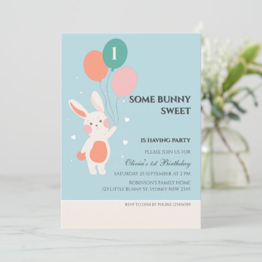 小さなバニーの甘いウサギの誕生日の招待 招待状 (スタンド正面)