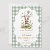 小さなバニーはイースターの赤ちゃんシャワーの途中にある 招待状 (正面)