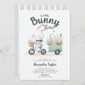 小さなバニーワイルドフラワーワゴンかわいい男の赤ちゃんシャワー 招待状 (正面/裏面)