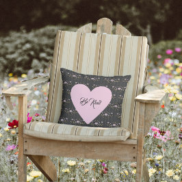 小さなバラと黒いハートに優しいピンク色ストライプの クッション