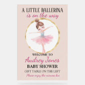 小さなバレリーナが赤ちゃんシャワーの途中にある アクリルサイン (正面)