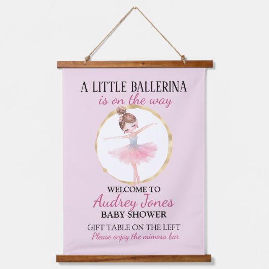小さなバレリーナが赤ちゃんシャワーの途中にある 吊り下げ型タペストリー (正面)