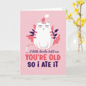 小さなバーディーが私に猫好きおもしろい誕生日を言った カード (黄色い花)