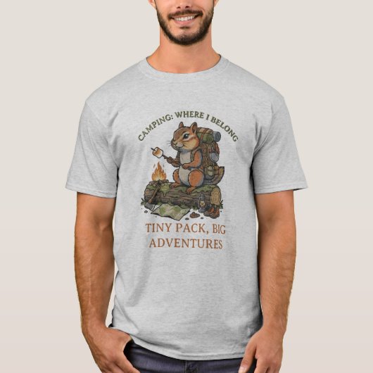 "小さなパック、大きな冒険" - ベテランシマリス Tシャツ (正面)