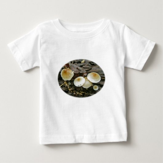 小さなパラソルがキノコを丸太に ベビーTシャツ (正面)
