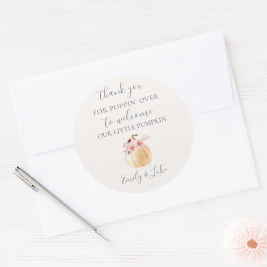 小さなパーソナライズされたかぼちゃのポップコーンの好意 ラウンドシール (封筒)