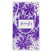 小さなパーソナライズされたフローラデザインパープル抱き枕 スモールペーパーバッグ (正面)