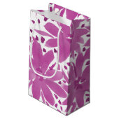 小さなパーソナライズされたフローラデザインピンク抱き枕 スモールペーパーバッグ (裏面アングル)