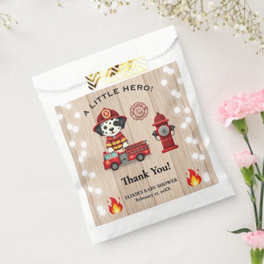 小さなヒーローの消防車の子犬の赤ちゃんシャワー フェイバーバッグ (封をした状態)