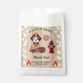 小さなヒーローの消防車の子犬の赤ちゃんシャワー フェイバーバッグ (正面)