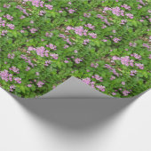 小さなピンクの繊細な野生の花 ラッピングペーパー (角)