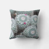 小さなピンクの花サボテンの植物 クッション (裏面)