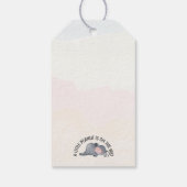 小さなピーナッツが赤ちゃんシャワーの途中にある ギフトタグ (裏面)