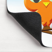 小さなフクロウが枝に マウスパッド (コーナー)