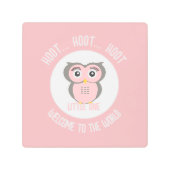 小さなフクロウちゃん、世界へようこそ メタルプリント (正面)