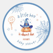 小さなブーはほとんどハロウィーンの男の赤ちゃんシャワー ラウンドシール (正面)