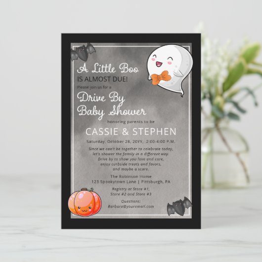 小さなブー幽霊の少年が赤ちゃんシャワーで車を運転 招待状 (スタンド正面)