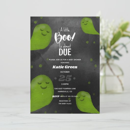 小さなブー緑のハッピーハローウィンの赤ちゃんシャワー 招待状 (スタンド正面)